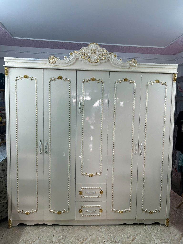 Tủ quần áo tân cổ điển