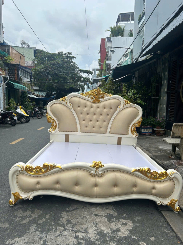 Giường tân cổ điển 1m8